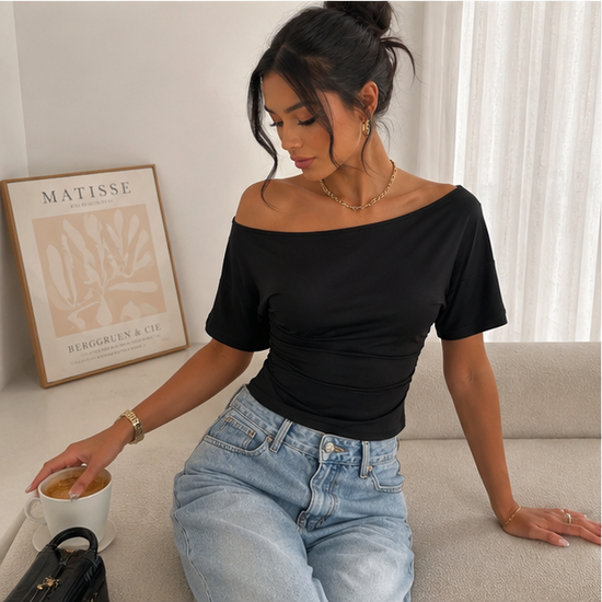 ✨ Luna Drape Top 🤍

💎 Elevate Your Everyday Style