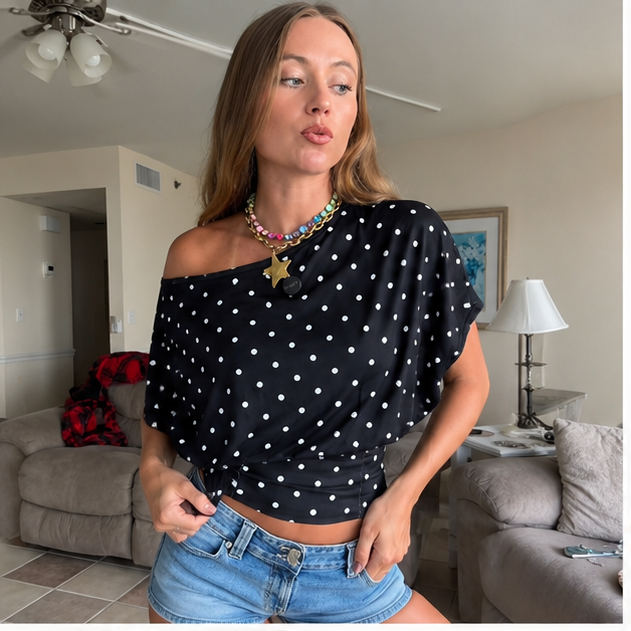 ✨ Luna Drape Top 🤍

💎 Elevate Your Everyday Style